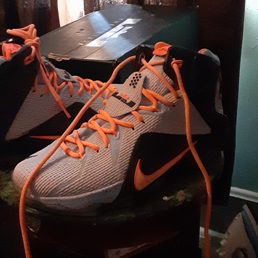 Lebron 12 Easter - Picture 8 of 9